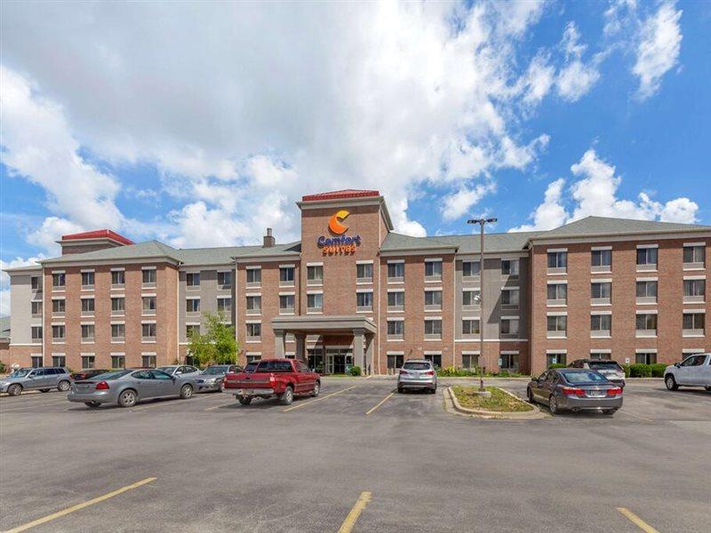 Holiday Inn Express & Suites Milwaukee Nw - Park Place By Ihg Bagian luar foto