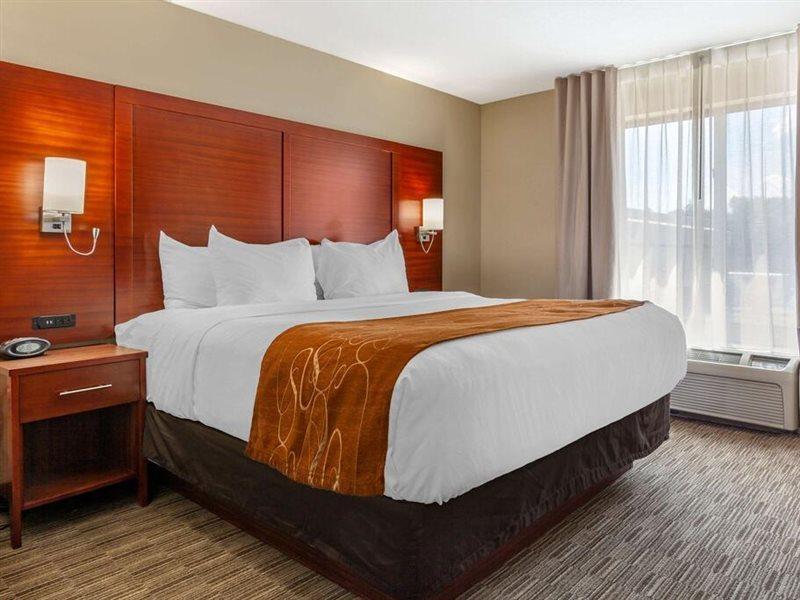 Holiday Inn Express & Suites Milwaukee Nw - Park Place By Ihg Bagian luar foto