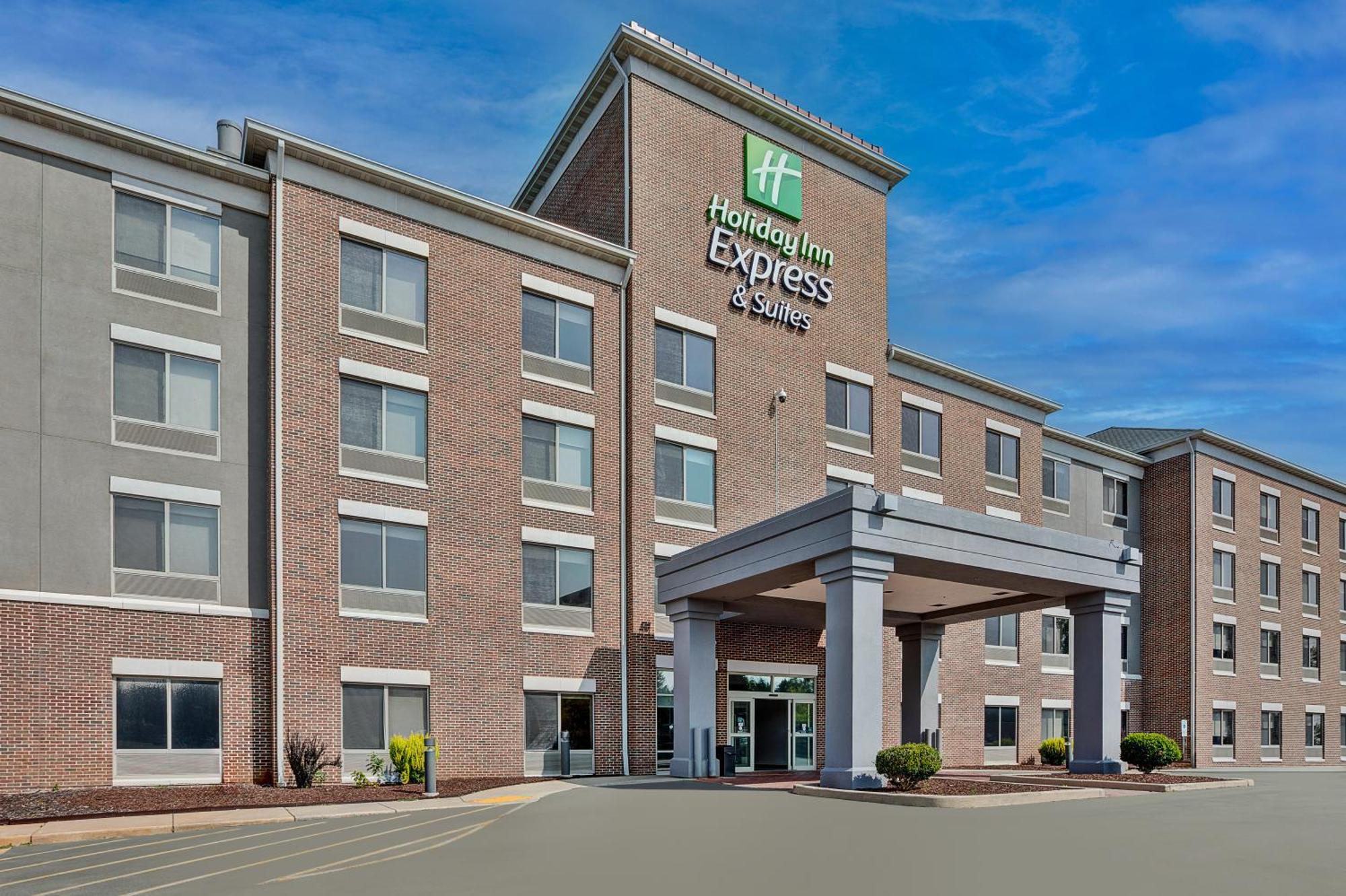 Holiday Inn Express & Suites Milwaukee Nw - Park Place By Ihg Bagian luar foto