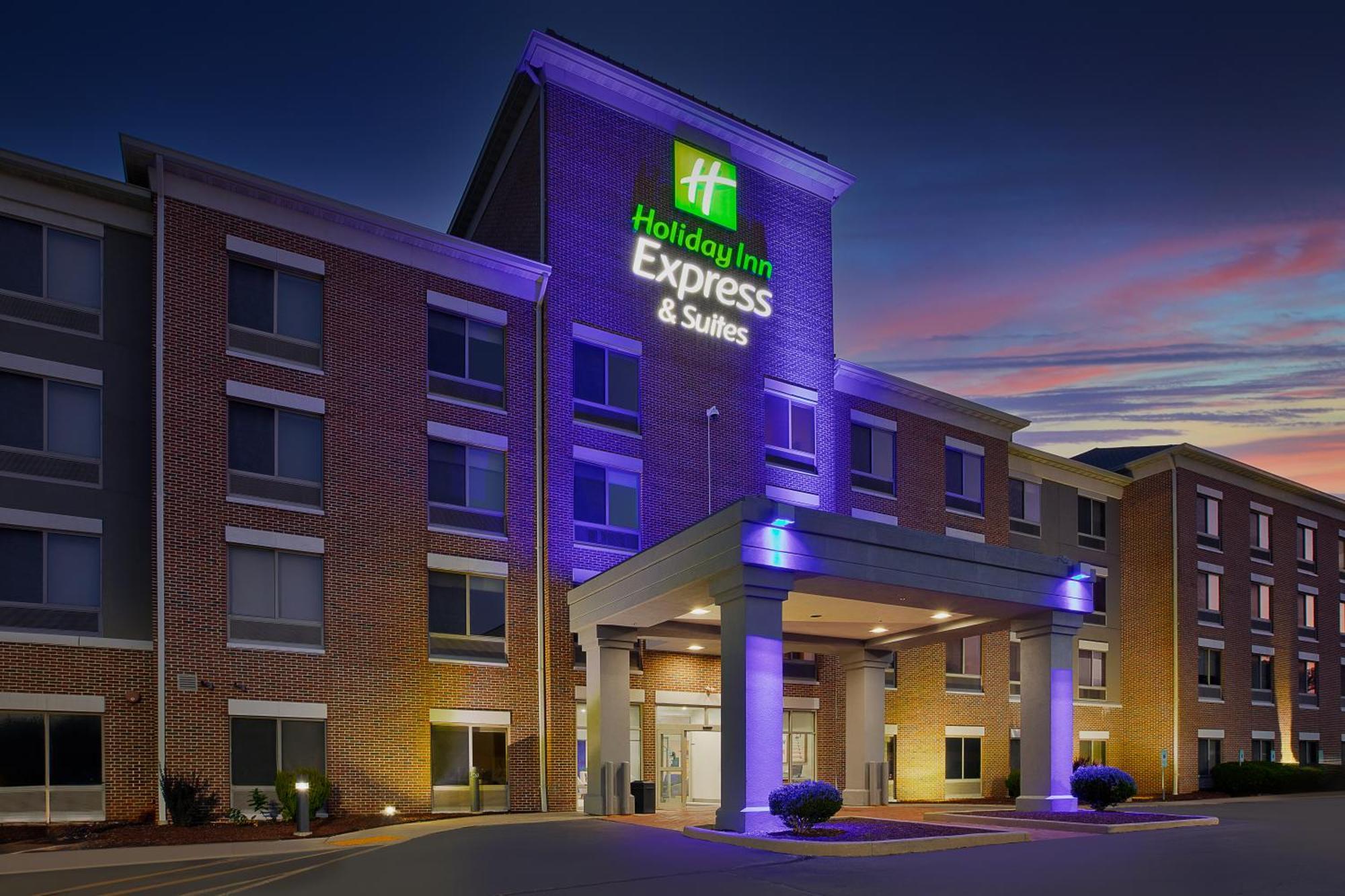 Holiday Inn Express & Suites Milwaukee Nw - Park Place By Ihg Bagian luar foto