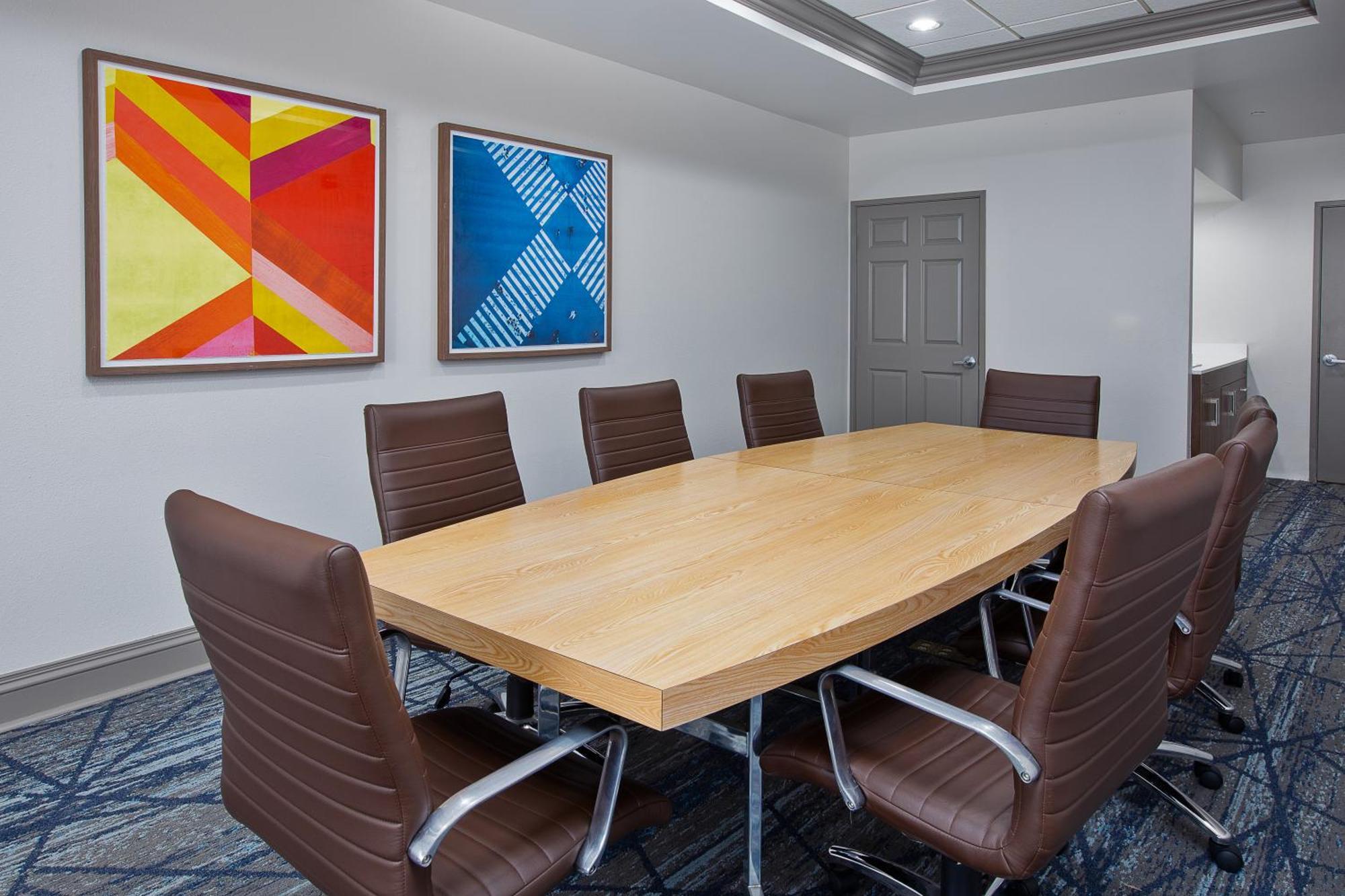Holiday Inn Express & Suites Milwaukee Nw - Park Place By Ihg Bagian luar foto