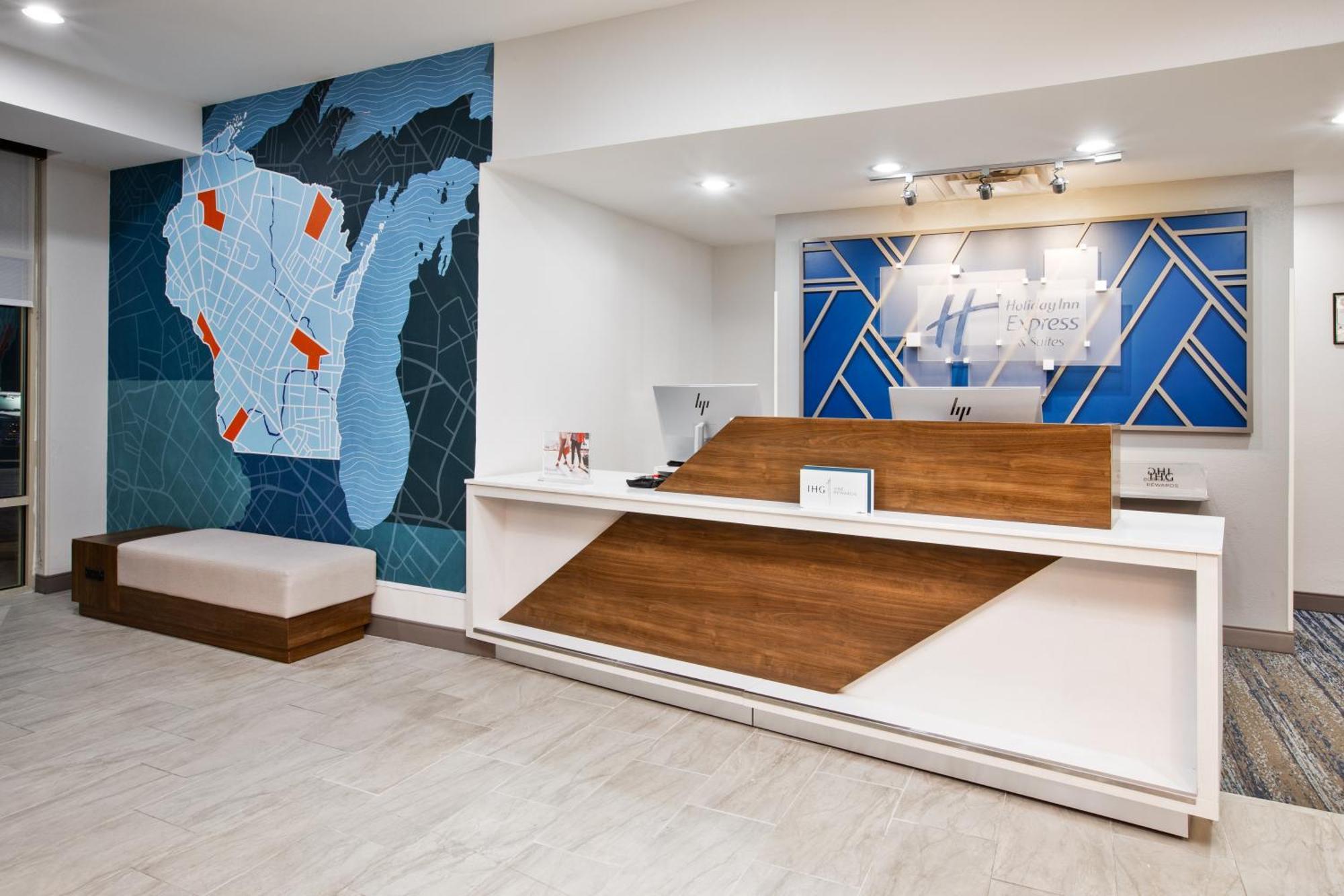 Holiday Inn Express & Suites Milwaukee Nw - Park Place By Ihg Bagian luar foto