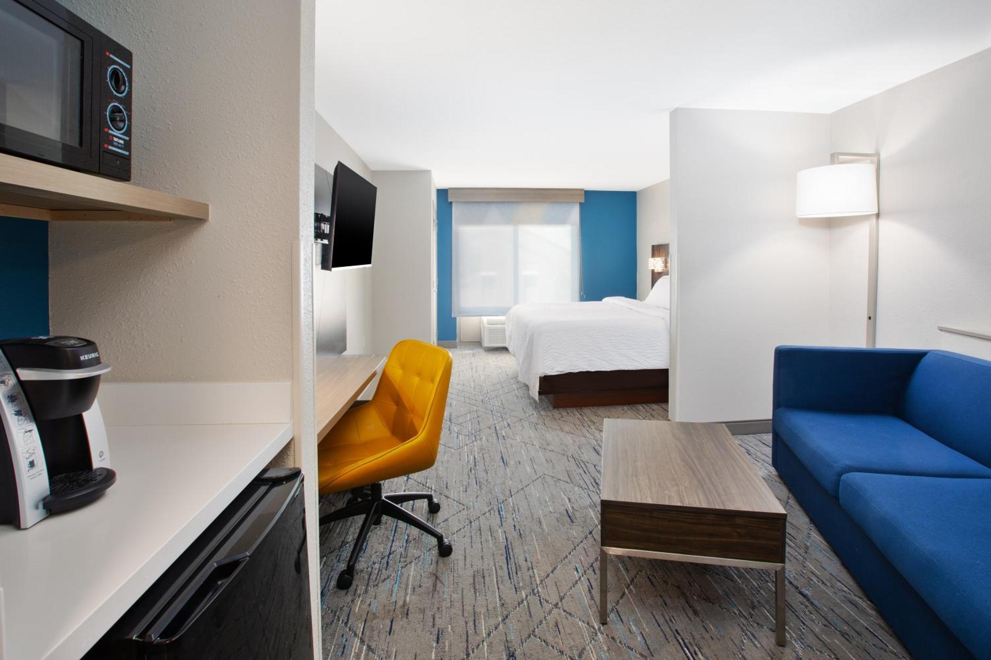 Holiday Inn Express & Suites Milwaukee Nw - Park Place By Ihg Bagian luar foto