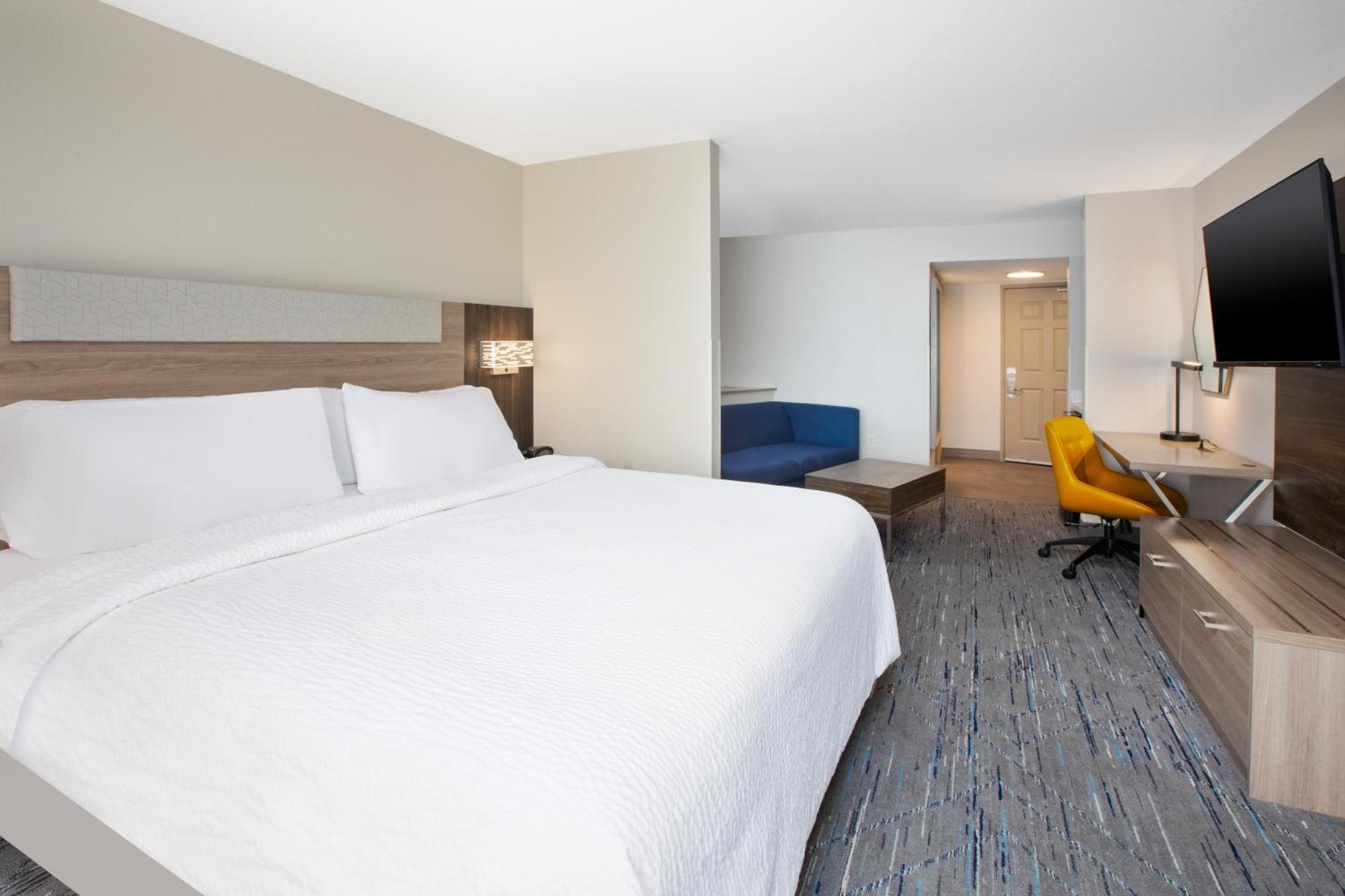 Holiday Inn Express & Suites Milwaukee Nw - Park Place By Ihg Bagian luar foto