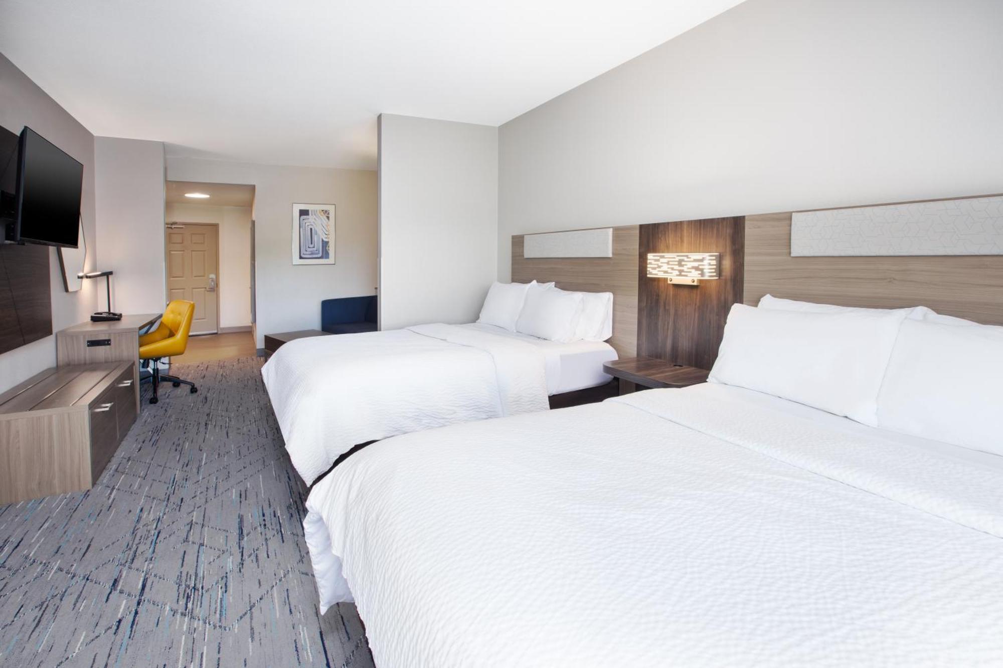 Holiday Inn Express & Suites Milwaukee Nw - Park Place By Ihg Bagian luar foto