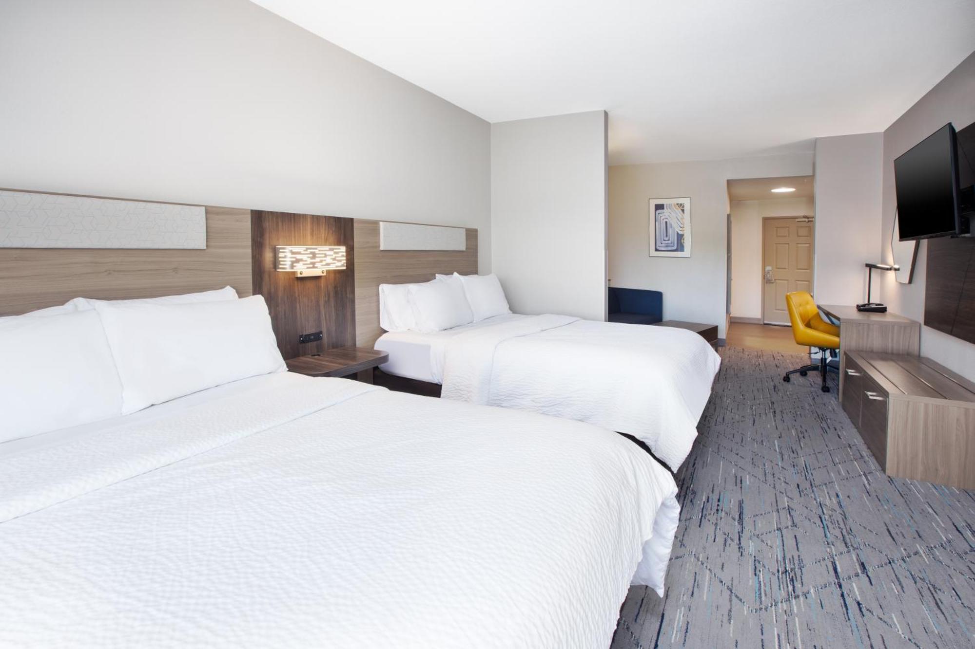 Holiday Inn Express & Suites Milwaukee Nw - Park Place By Ihg Bagian luar foto