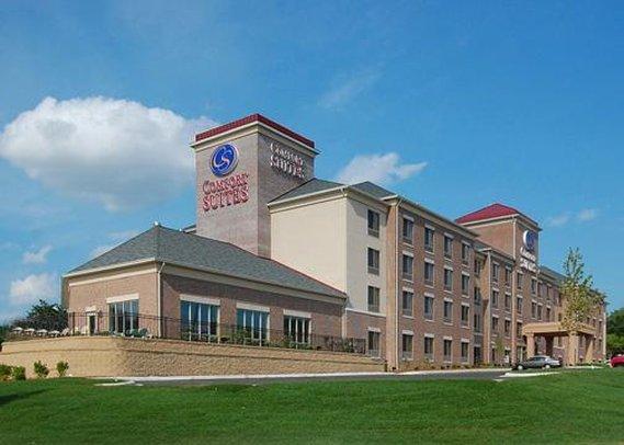 Holiday Inn Express & Suites Milwaukee Nw - Park Place By Ihg Bagian luar foto